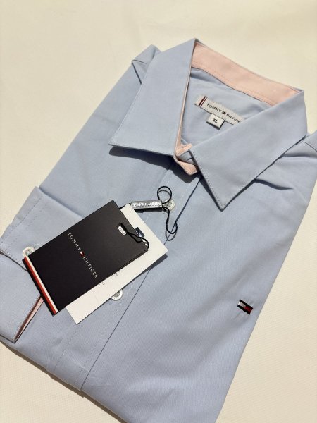 قميص تومي ازرق فاتح